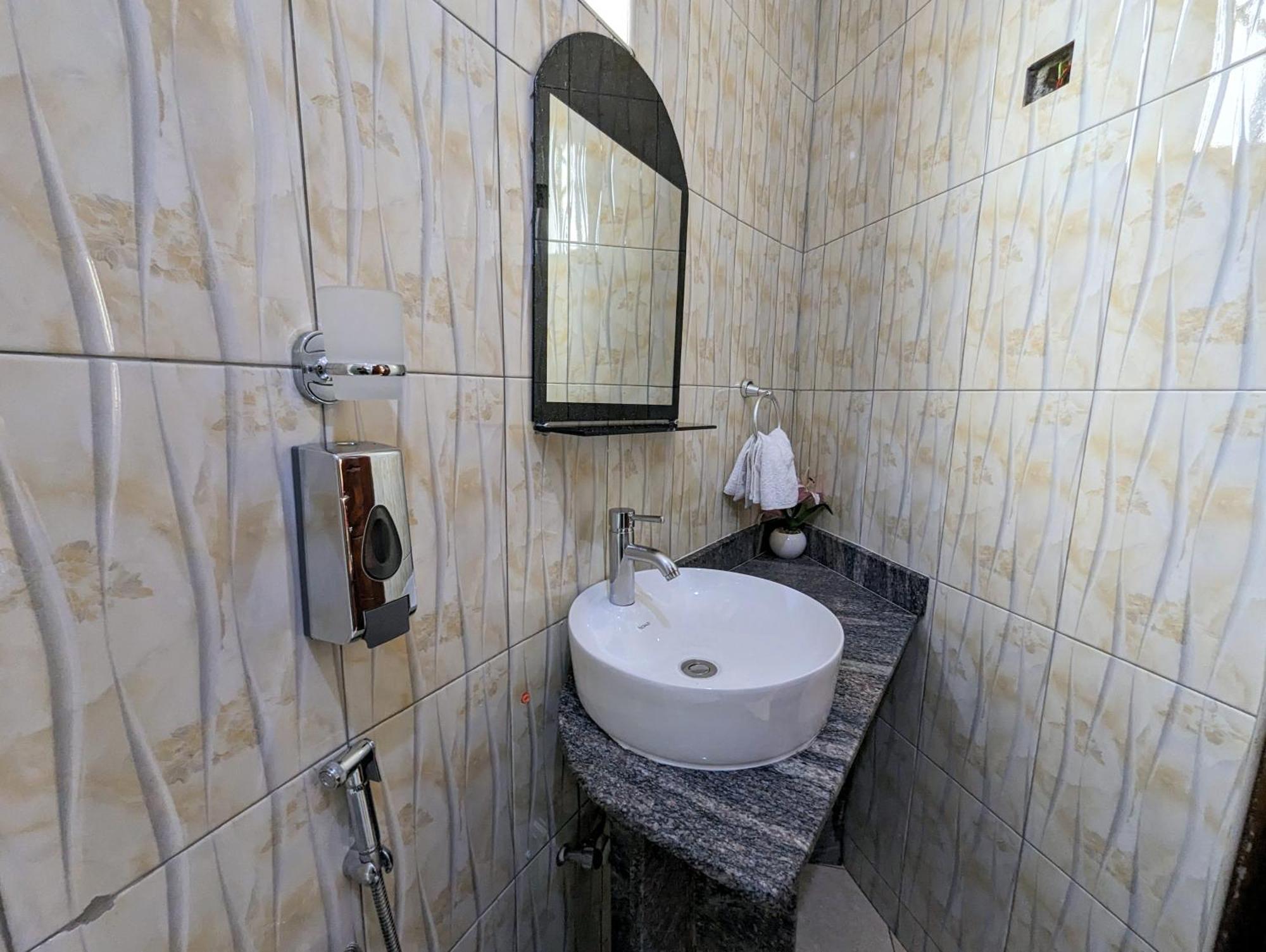 Oslo Gardens Bed & Breakfast 엔테베 외부 사진