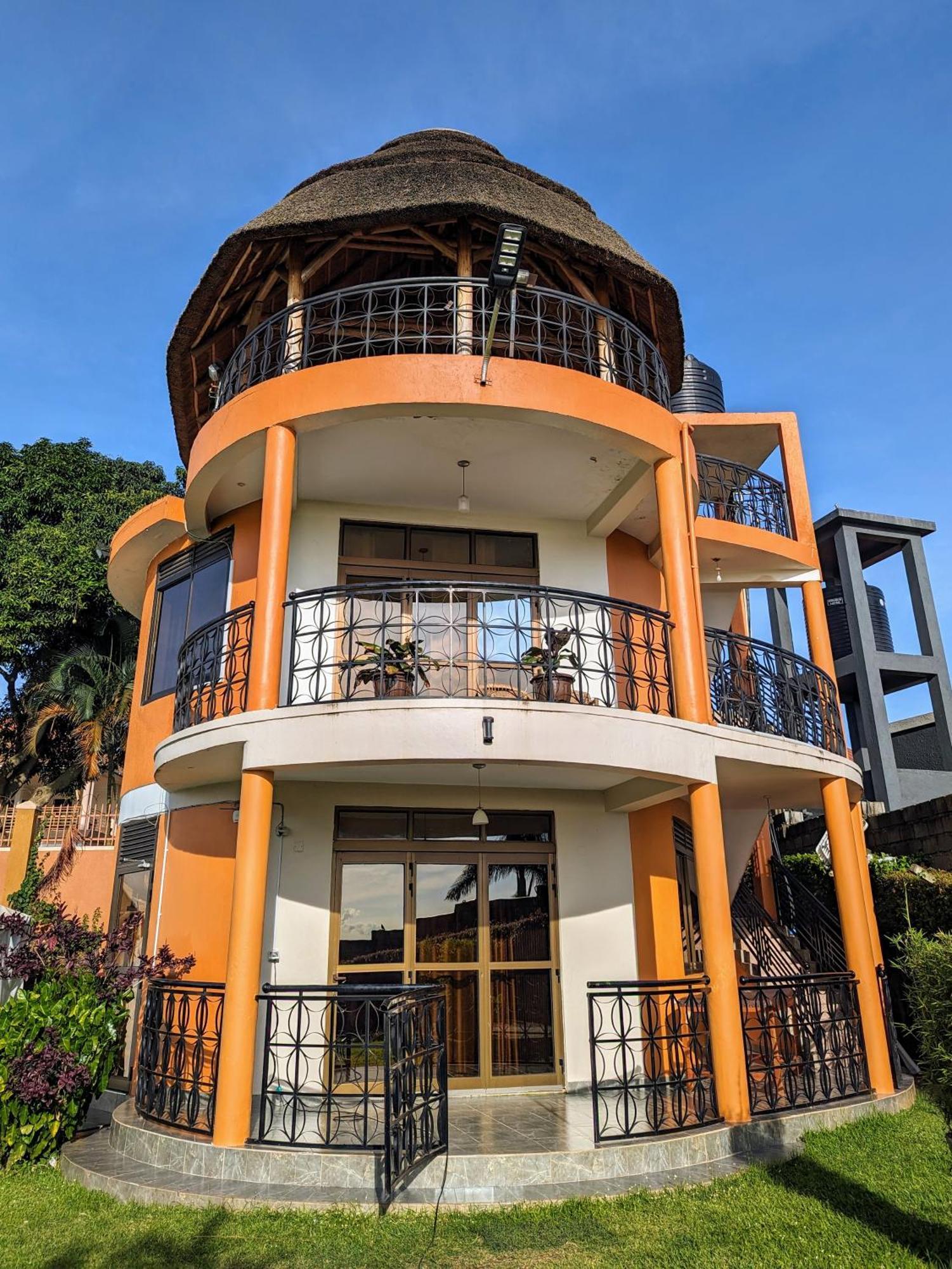 Oslo Gardens Bed & Breakfast 엔테베 외부 사진